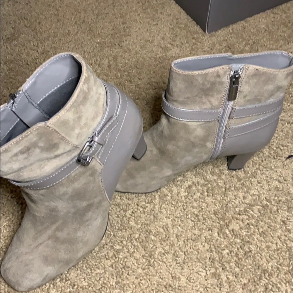 Shoes - Picture 2 of 4